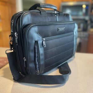Clean Kenneth Cole laptop briefcase shoulder bag